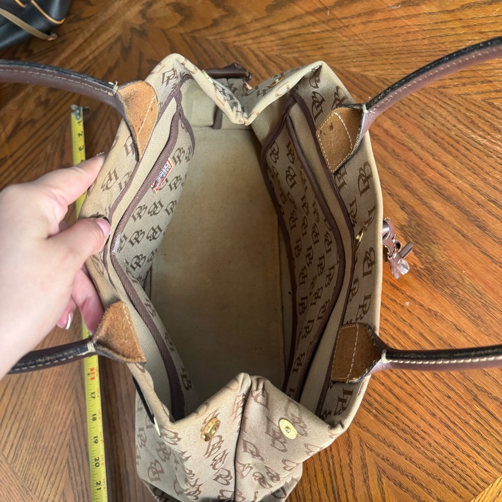 DOONEY & BOURKE DESIGNER PURSE TOTE BAG TAN BROWN #B6166940 duffle W/ HANDLE VTG - Picture 2 of 10